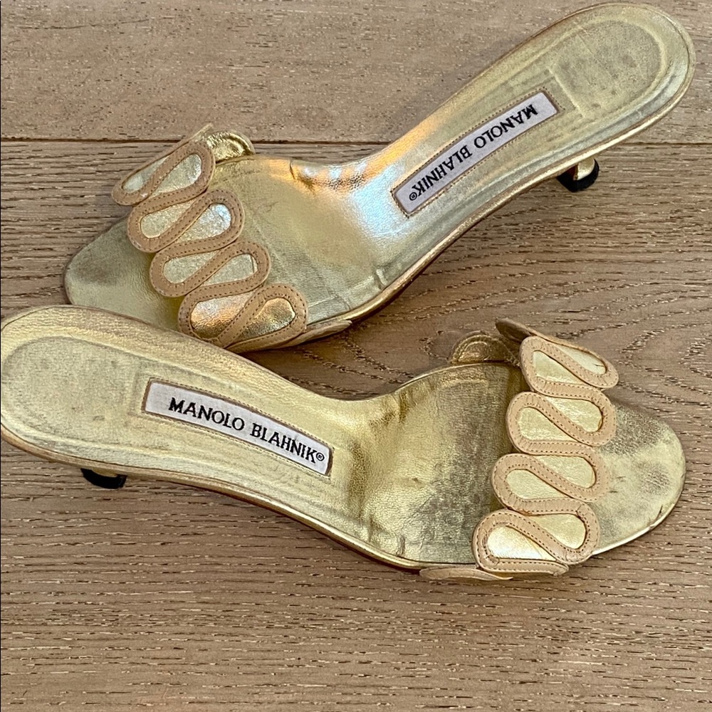 Vintage Manolo Blanhik gold shoes